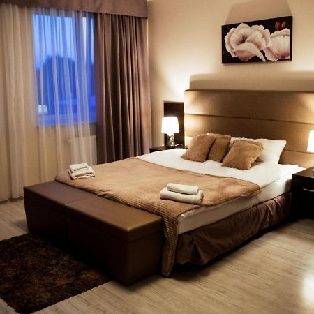 Hotel Feniks Gniezno Esterno foto