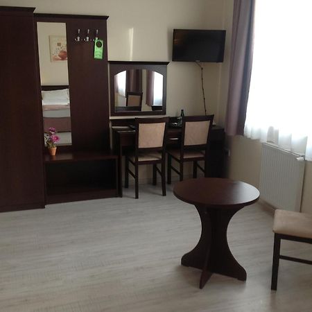 Hotel Feniks Gniezno Esterno foto