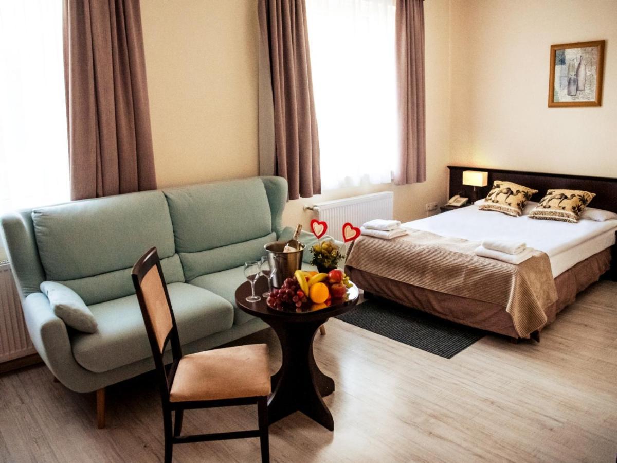 Hotel Feniks Gniezno Esterno foto