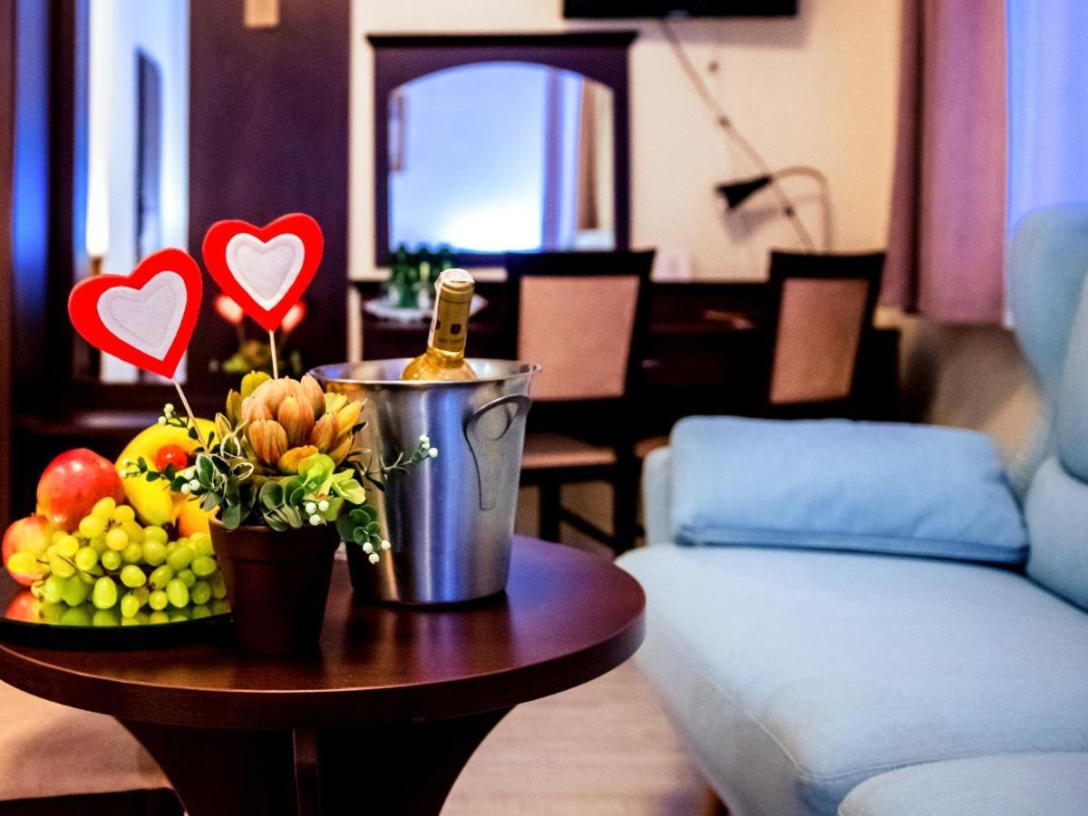 Hotel Feniks Gniezno Esterno foto