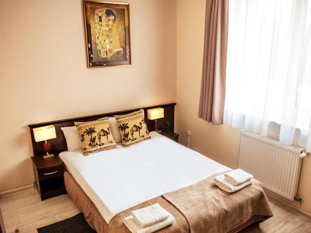Hotel Feniks Gniezno Esterno foto