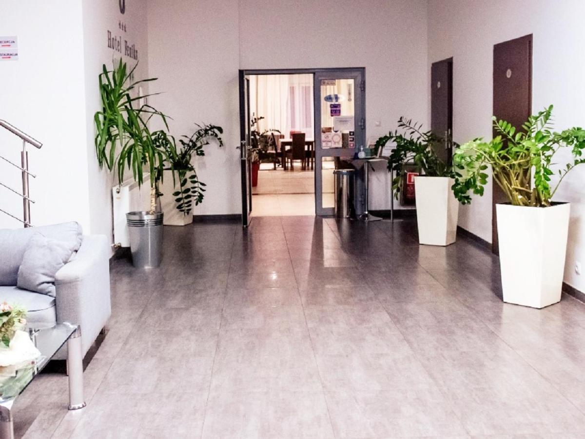 Hotel Feniks Gniezno Esterno foto