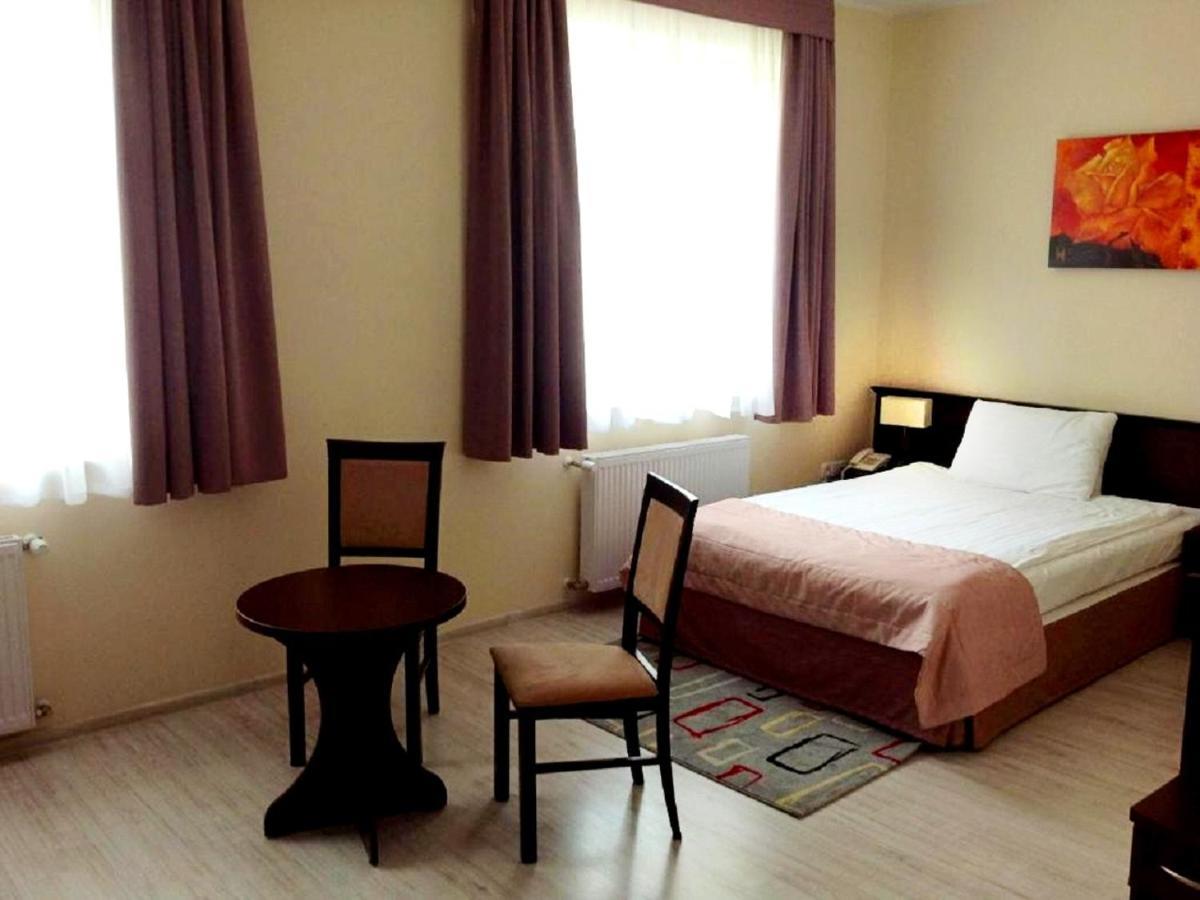 Hotel Feniks Gniezno Esterno foto