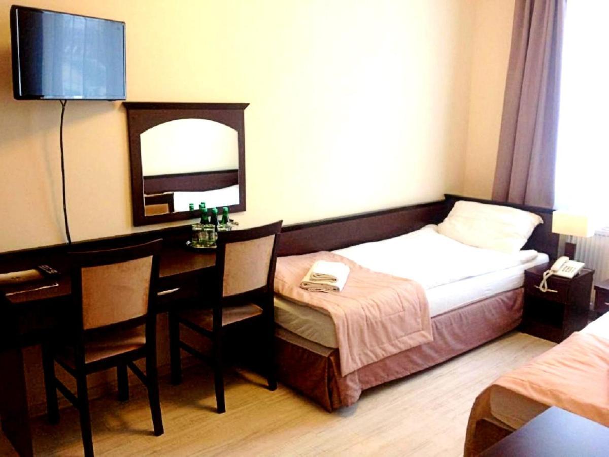 Hotel Feniks Gniezno Esterno foto