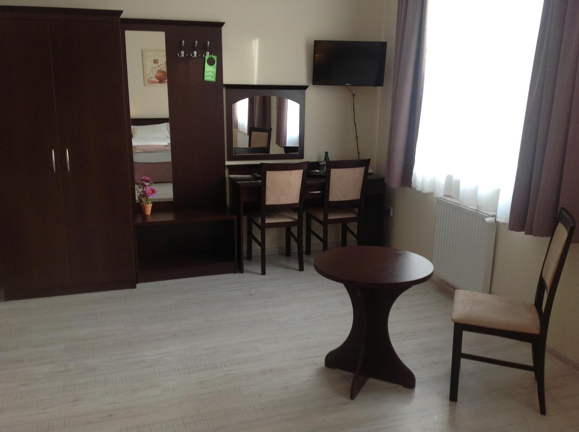 Hotel Feniks Gniezno Esterno foto