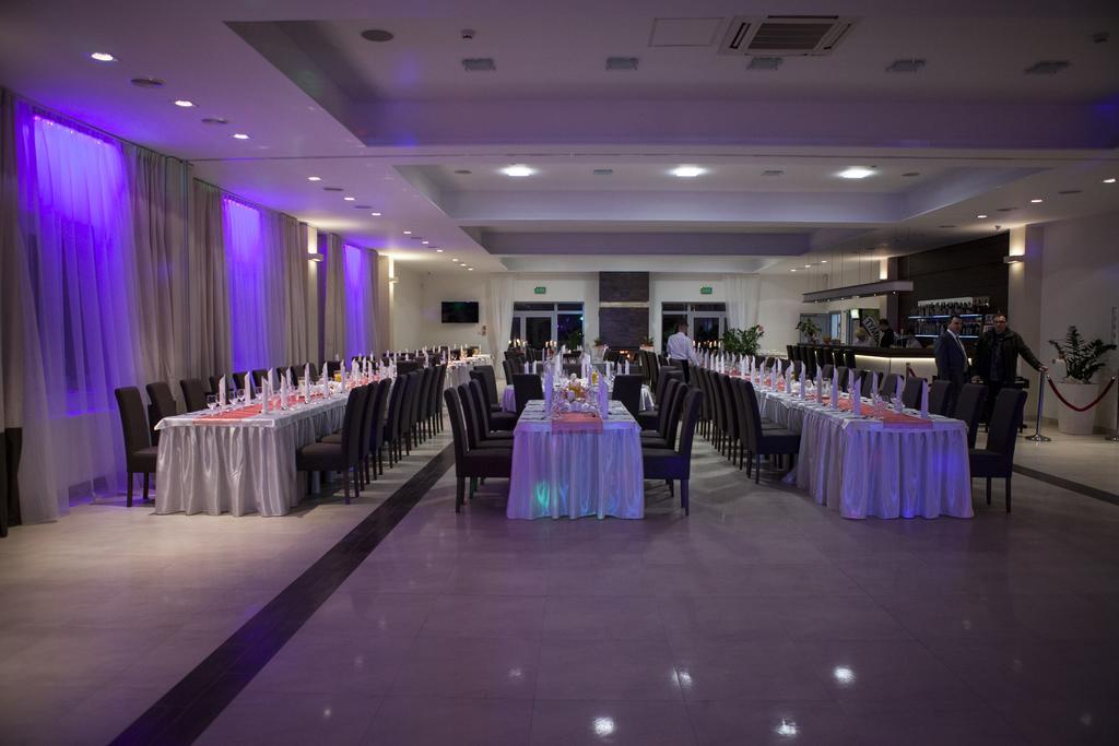 Hotel Feniks Gniezno Esterno foto